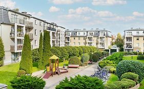 Sunny Apartment With Parking On The Green And Friendly Estate By Noclegi Renters